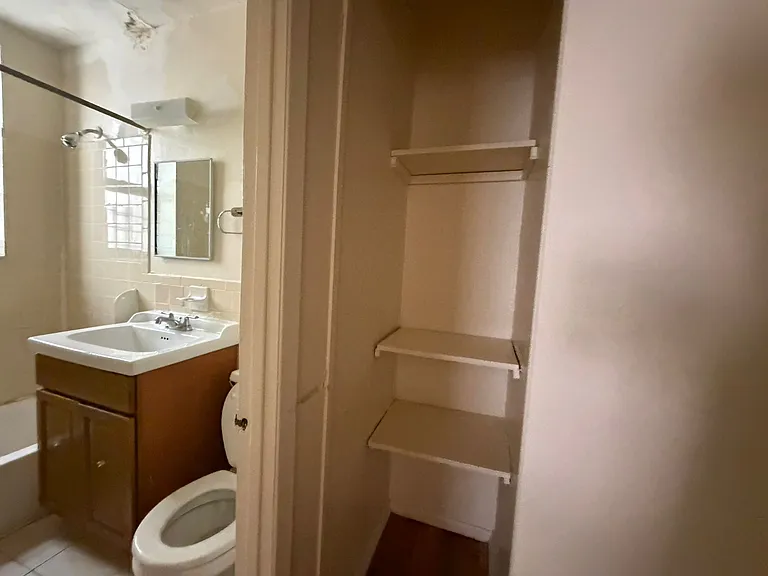 1365 Sheridan Ave #4B — Photo 9