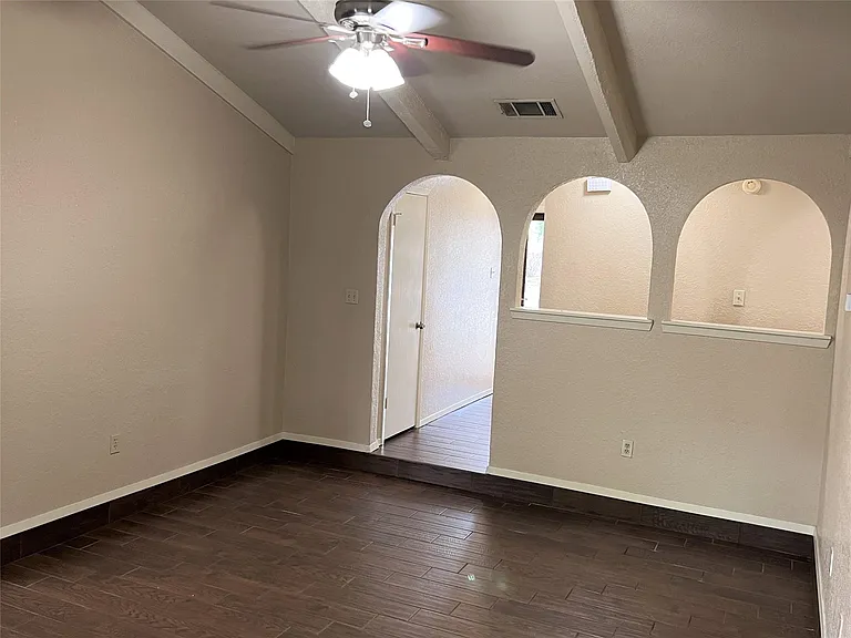 2310 Dartmouth Dr — Photo 10
