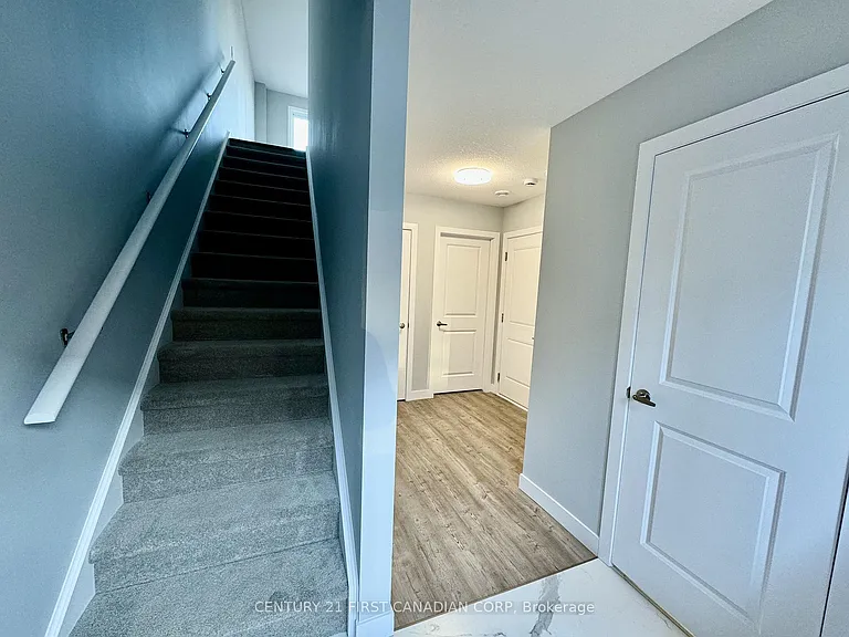349 Southdale Rd E #26 — Photo 2