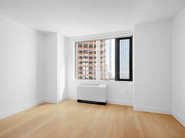 10 City Point #27C — Photo 2