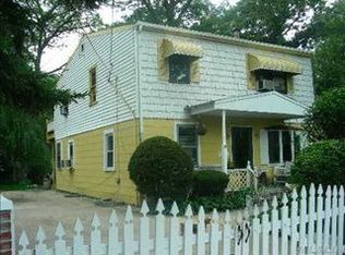 38 Chestnut St, Wyandanch, NY 11798