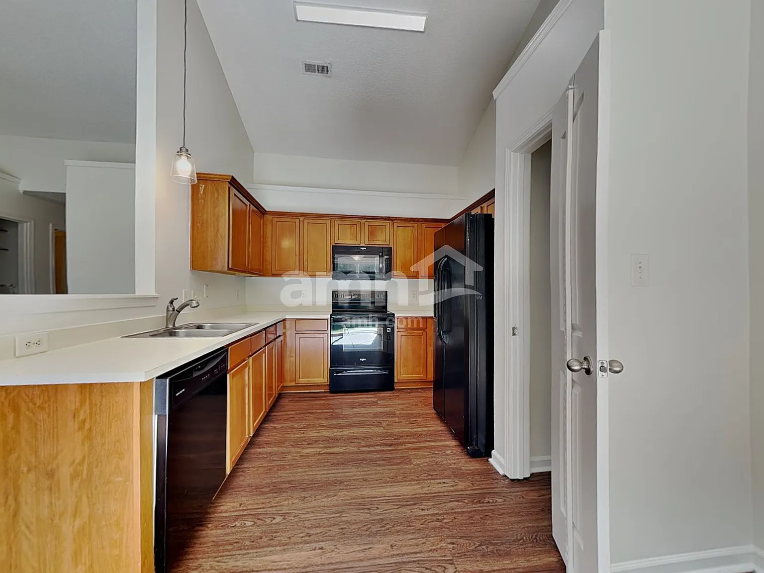 3 bed, 2.0 bath, 1622 sqft, $2,065 — Photo 3