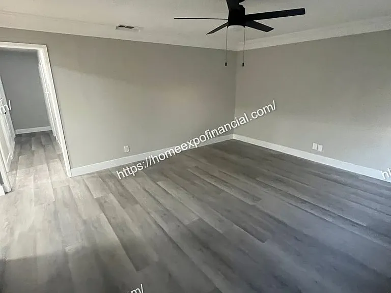 339 N Victoria Ave — Photo 10