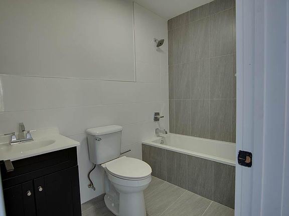 5th image of 70 Lexington Ave #25Y