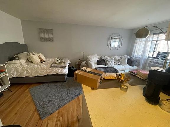 5th image of 321 W Barry Ave #507