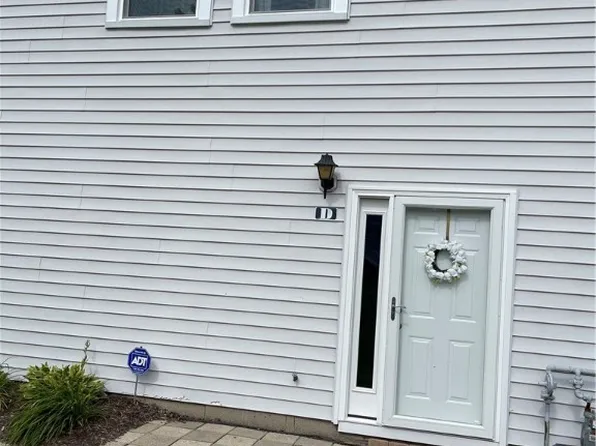 2542 Royal County Down #D, Uniontown, OH 44685