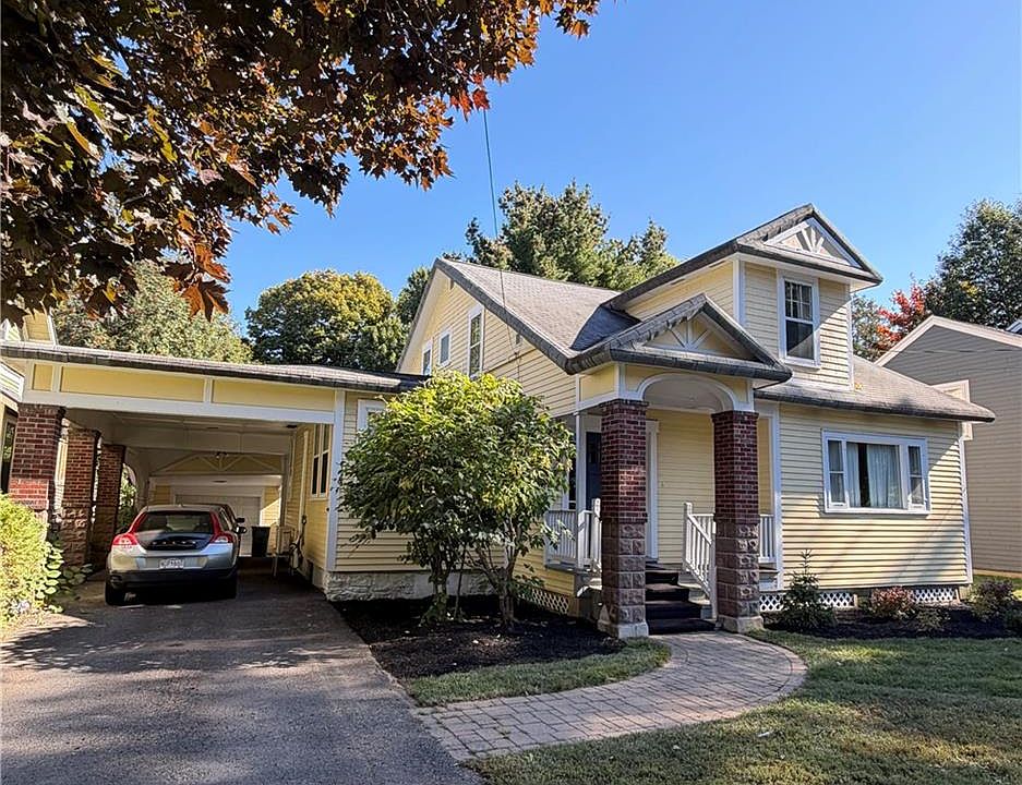 1st image of 320 University Ave