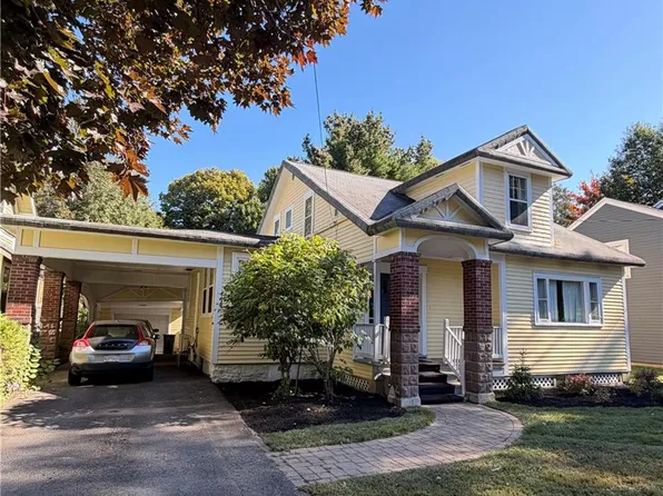 320 University Ave, Fredericton, NB E3B 4J1