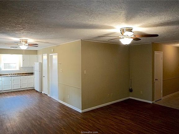 4th image of 904 Crestwood Dr