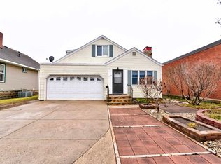 113 S 8th St, Estherville, IA 51334
