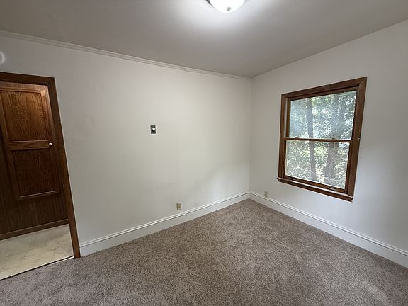 3rd image of 506 Clyde Ave