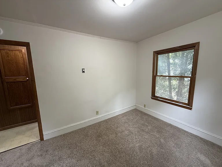 506 Clyde Ave — Photo 3