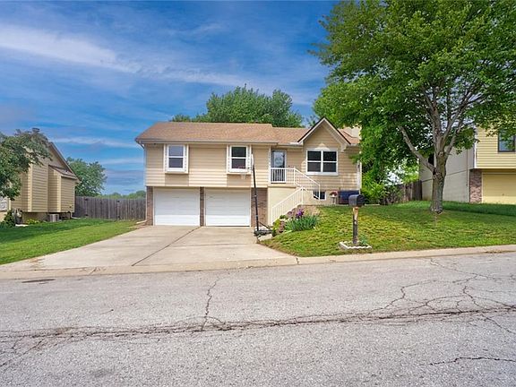 3rd image of 18416 E Arrowhead Ln