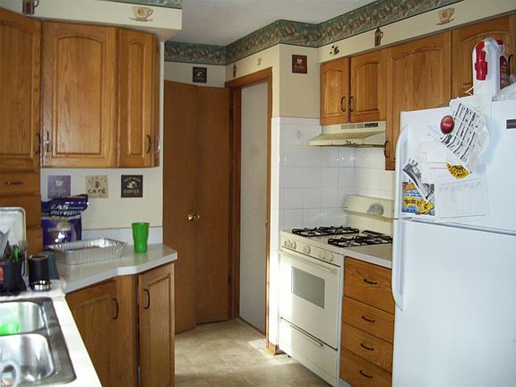 5th image of 1422/24 Muldoon Dr
