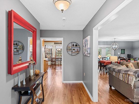 3rd image of 1435 33rd Ave NE
