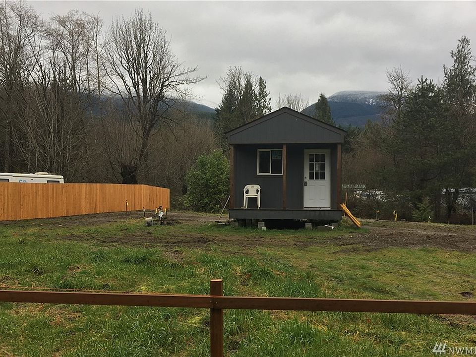 Great affordable .310 acre lot with 14x28' unfinished cabin. Water, power and 3 bedroom septic all in and ready for your plans and ideas! Enjoy all the beauty, wildlife and outdoor activities that upper Skagit has to offer. 