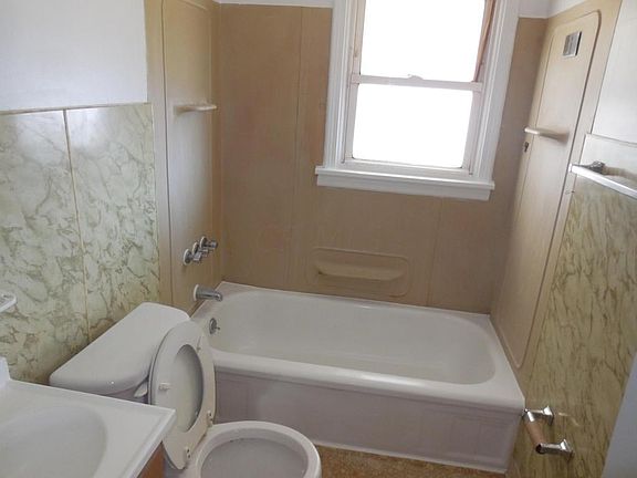 4th image of 2574 Hiawatha St