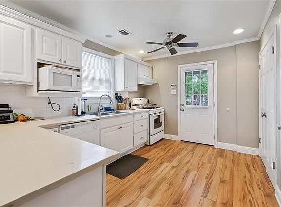 4th image of 6887 Catina St