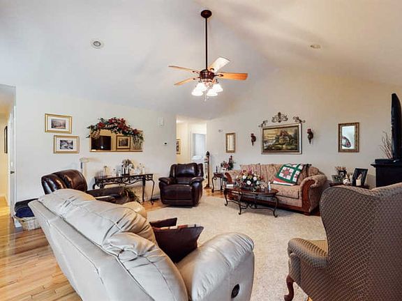 4th image of 58 Arrowhead Dr