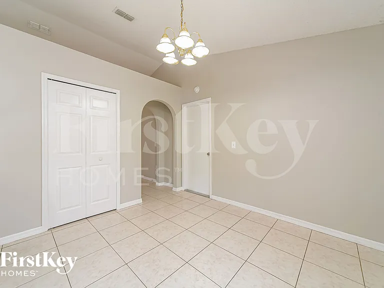 440 Breezeway Dr — Photo 7