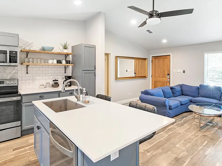 4337 Hopkins Ave — Photo 10