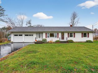 12 Mallett Dr, Topsham, ME 04086