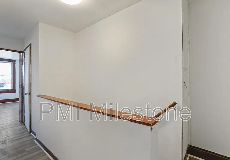 218 N College St — Photo 16