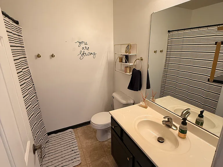 1120 NE 7th Ln — Photo 6