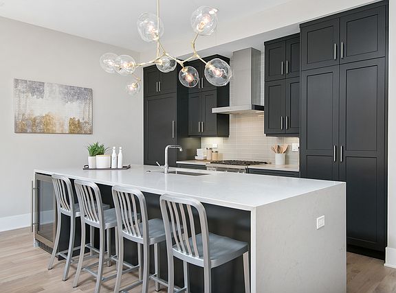 5th image of 2474 N Lincoln Ave #2N