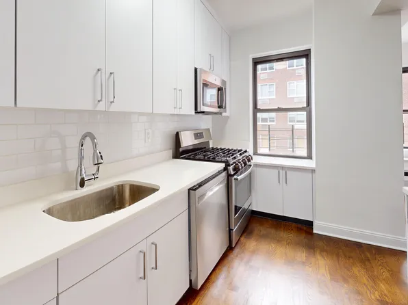 20 Beekman Place image 4 of 10