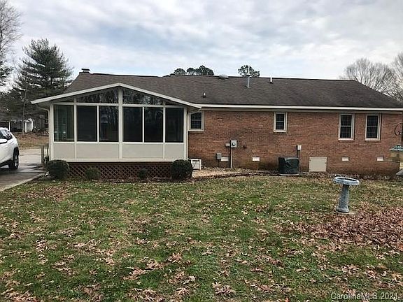 4th image of 220 Catawba Dr