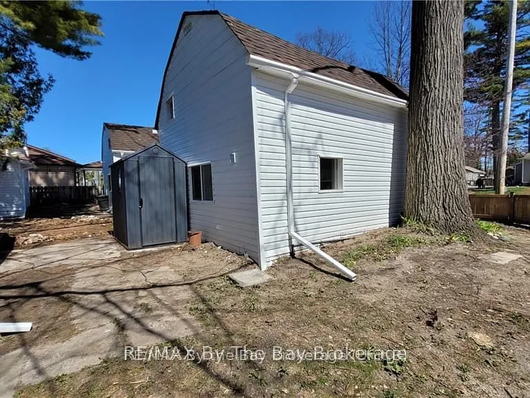 50 Glenwood Dr — Photo 2