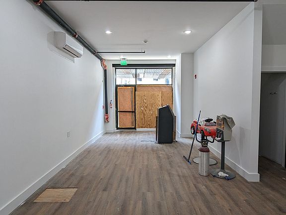 3rd image of 2006 N Front St