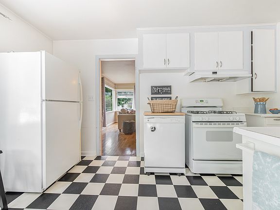 5th image of 13013 31st Ave NE