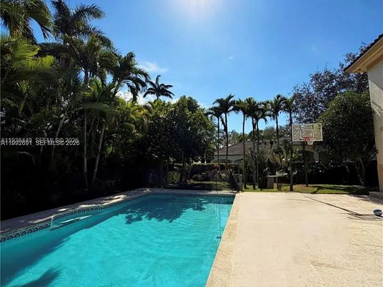673 Destacada Ave — Photo 4