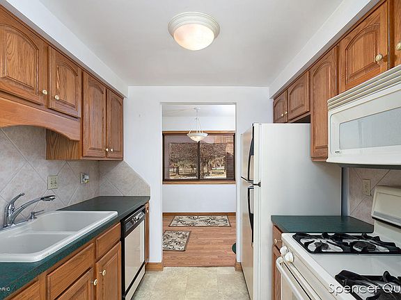 5th image of 236 Heritage Commons St SE