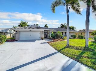 14 Windsor Dr, Englewood, FL 34223