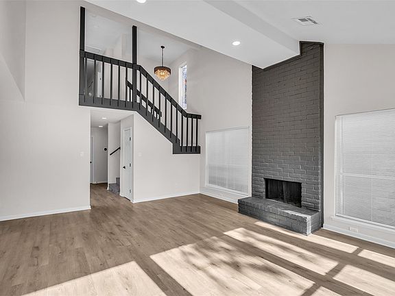 2nd image of 1907 Trixie Ln