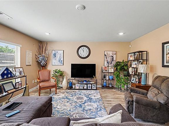 5th image of 140 Blue Heron Way