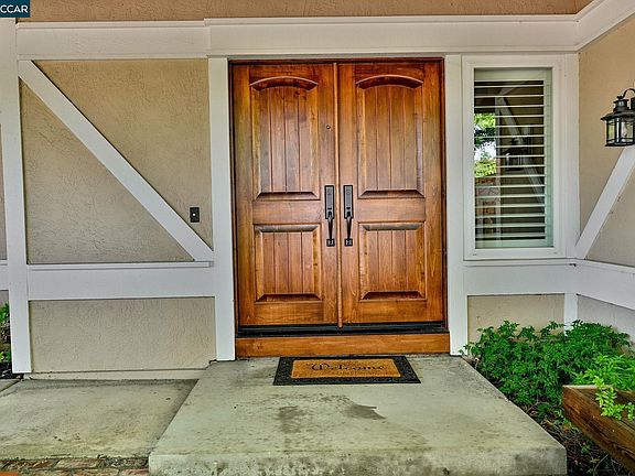 2nd image of 900 Woodland Dr