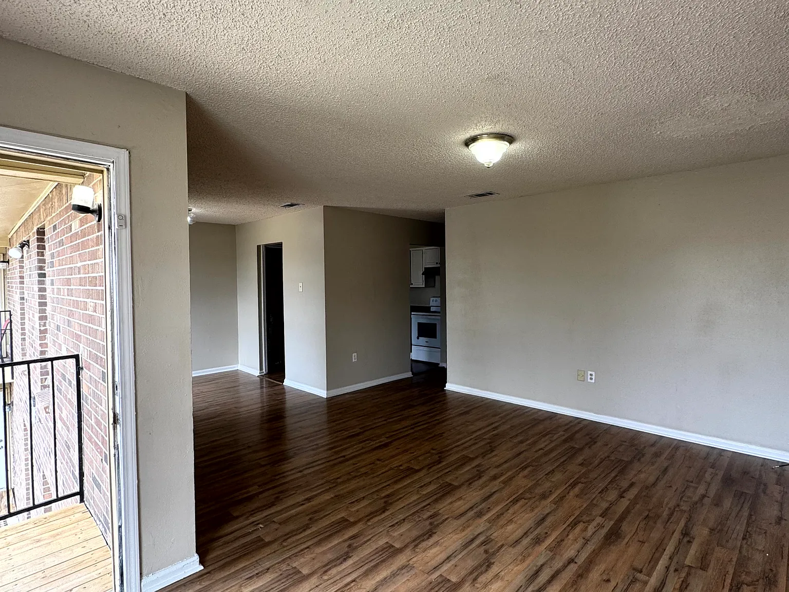 2 bed, 850 sqft, $950 — Photo 4