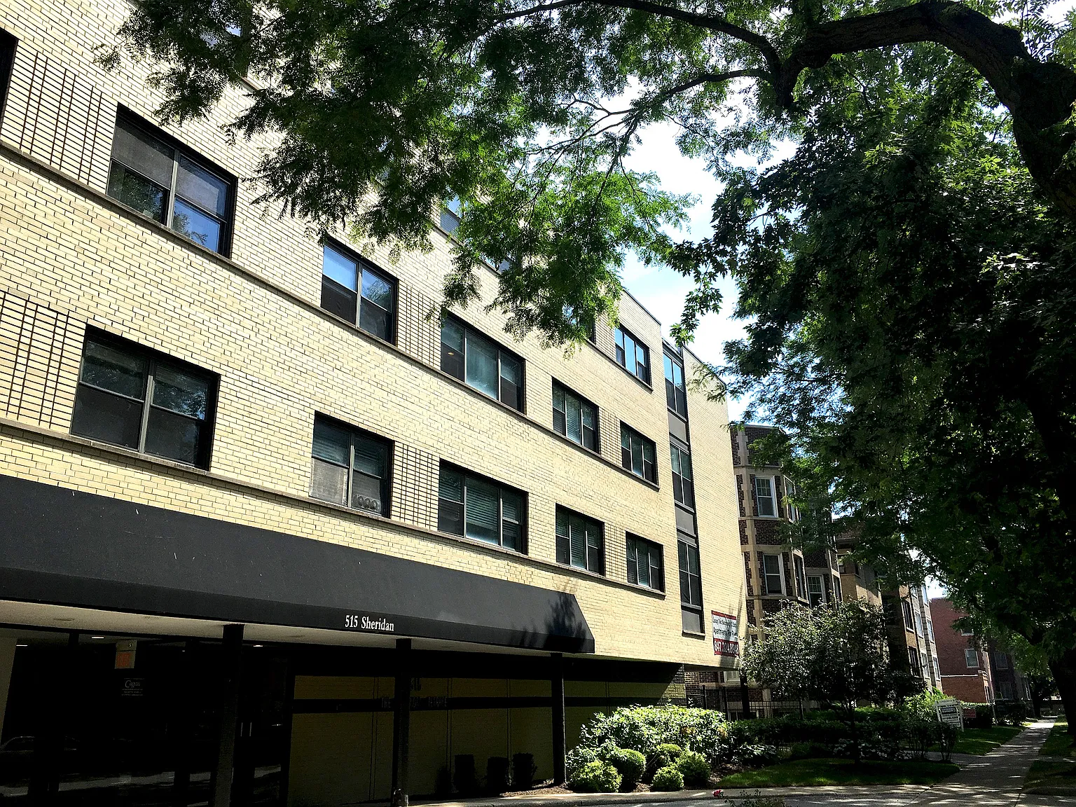 515 Sheridan — Photo 3