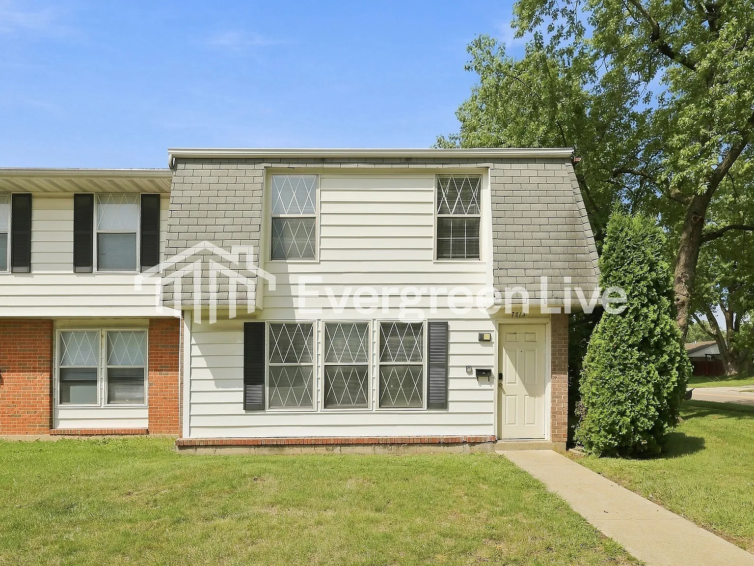 3 bed, 1.5 bath, 1555 sqft, $1,145 — Photo 1