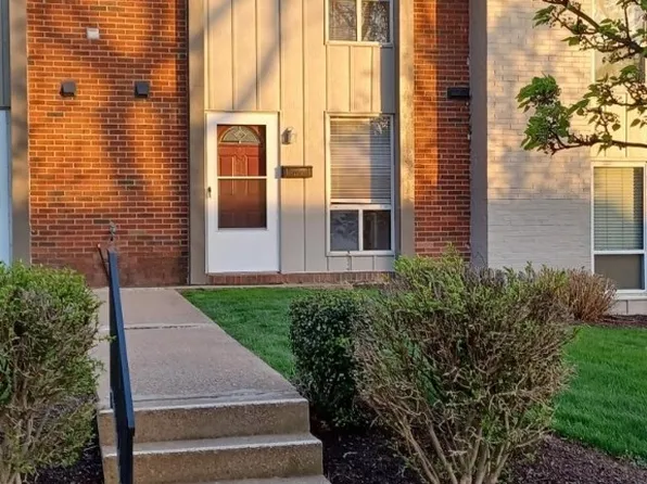 310 College Park Dr, Coraopolis, PA 15108