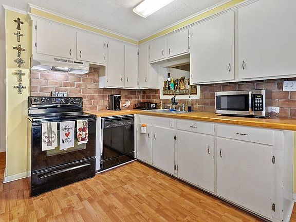 3rd image of 220 Starlin Dr
