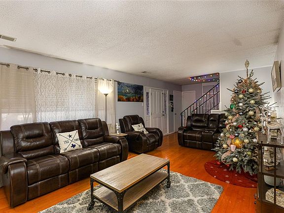 3rd image of 1222 Deerwood Dr