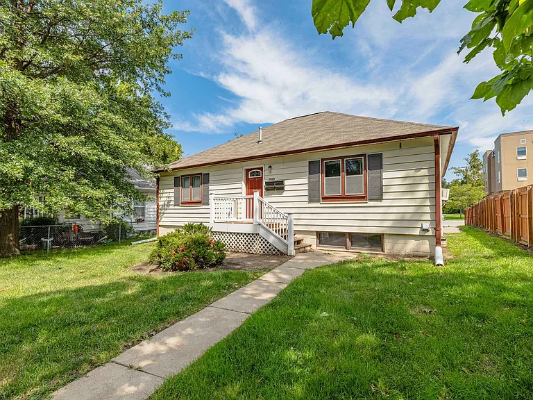 3426 Starr St #B — Photo 20