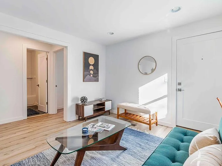 1015 Greenwood Ave NE #6 — Photo 4