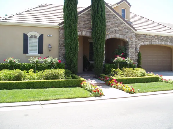 36 W Prescott Ave, Clovis, CA 93619