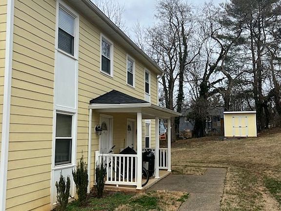 3rd image of 919 Montrose Ave #A
